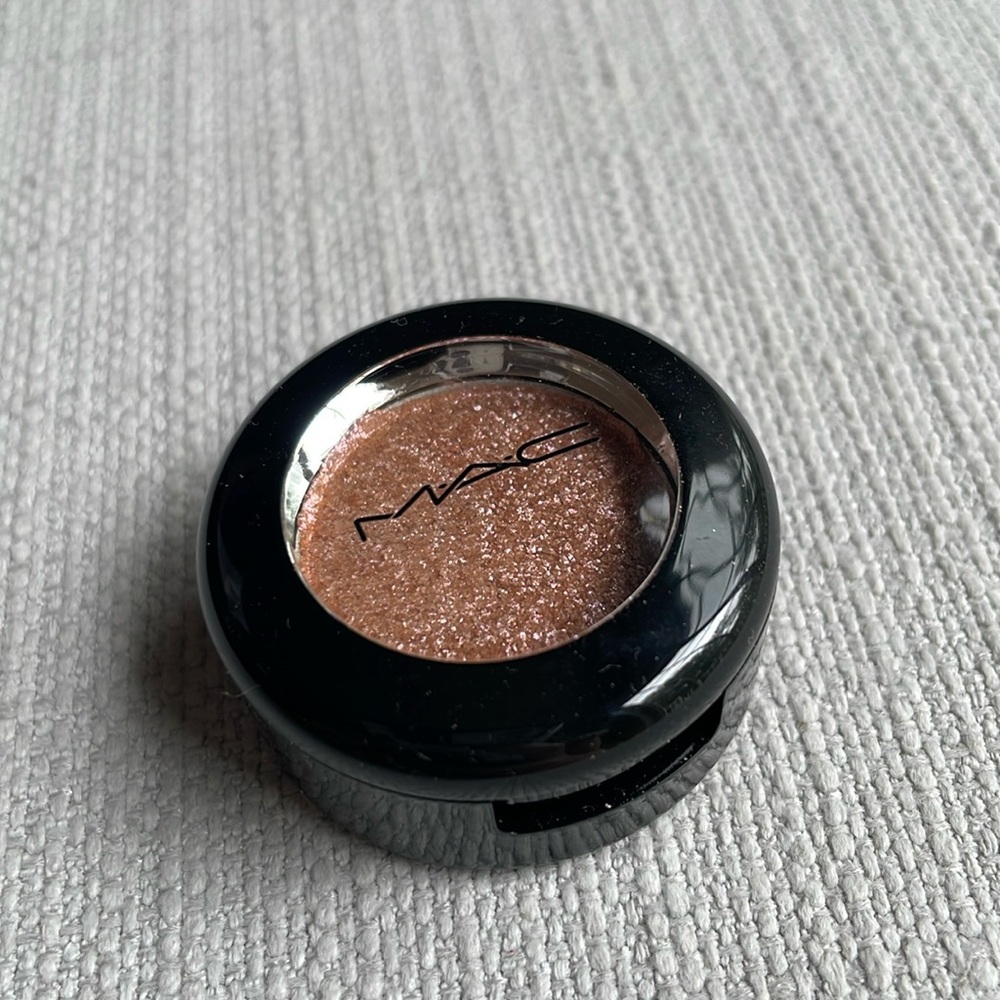 Mac P Is For Pink Dazzleshadow Extreme limited edition